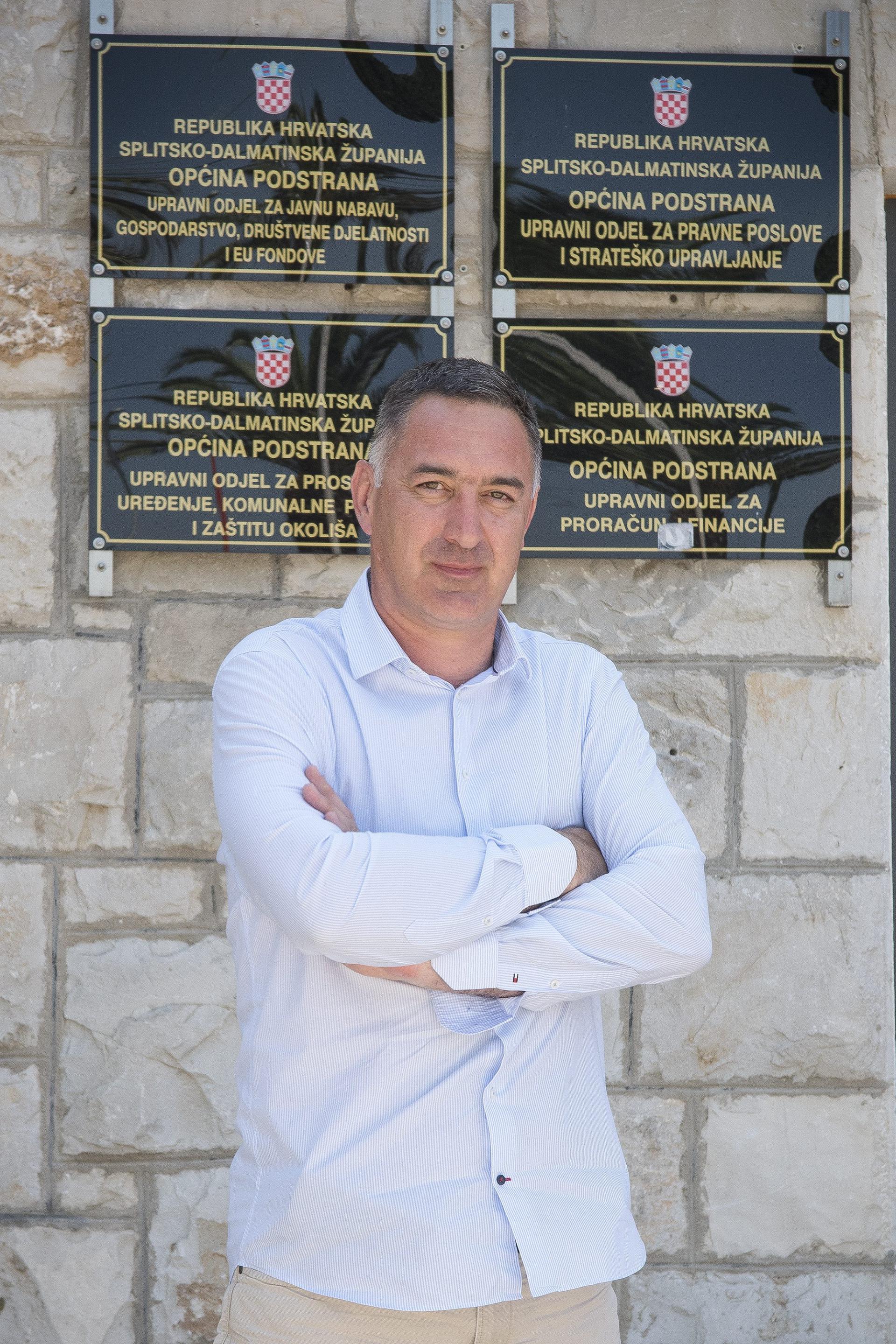 9962236.jpg