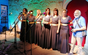 Omišljanska rozeta 2019.: Klapa Kurjože iz Podstrane dobila prvu nagradu žirija i plaketu Zlatna mažurana dok se publici najviše svidjela klapa Hreljin