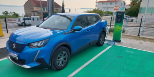 Podstrana dobila prvu punionicu za električna vozila