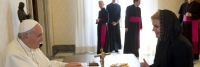 Predsjednica Papi poklonila hrvatski dres i pozvala ga u Hrvatsku