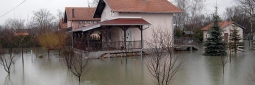 Sisak se sprema za evakuaciju, prijeti vodeni val od četiri metra, a nasip popušta.