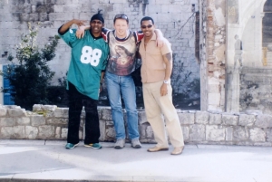 U Podstrani pronađeni rukopisi pokojnog repera Coolija, vozač Elvis otkriva dugo skrivenu priču o neobičnom prijateljstvu. Vidjeli su se samo još jednom...