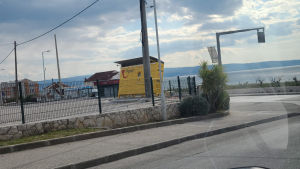 Oštećen paketomat na Petričevu