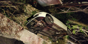 TEŠKA NESREĆA U GORNJOJ PODSTRANI Automobil s četvero ljudi sletio s ceste