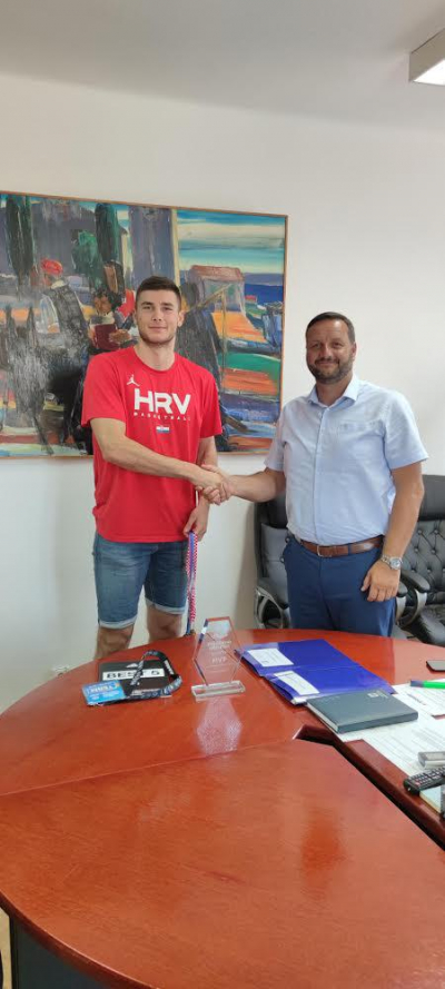 Načelnik Općine Podstrana Mijo Dropuljić primio nadarenog mladog košarkaša Tomislava Buljana !
