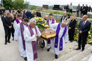 Na vječni počinak ispraćen don Ante Čotić