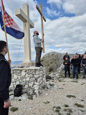 Održano hodočašće muškaraca na Perunu iznad Podstrane