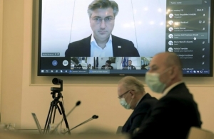 Na sjednici Vlade Plenković objavio: ‘Od idućeg tjedna nastava u svim srednjim školama - online‘